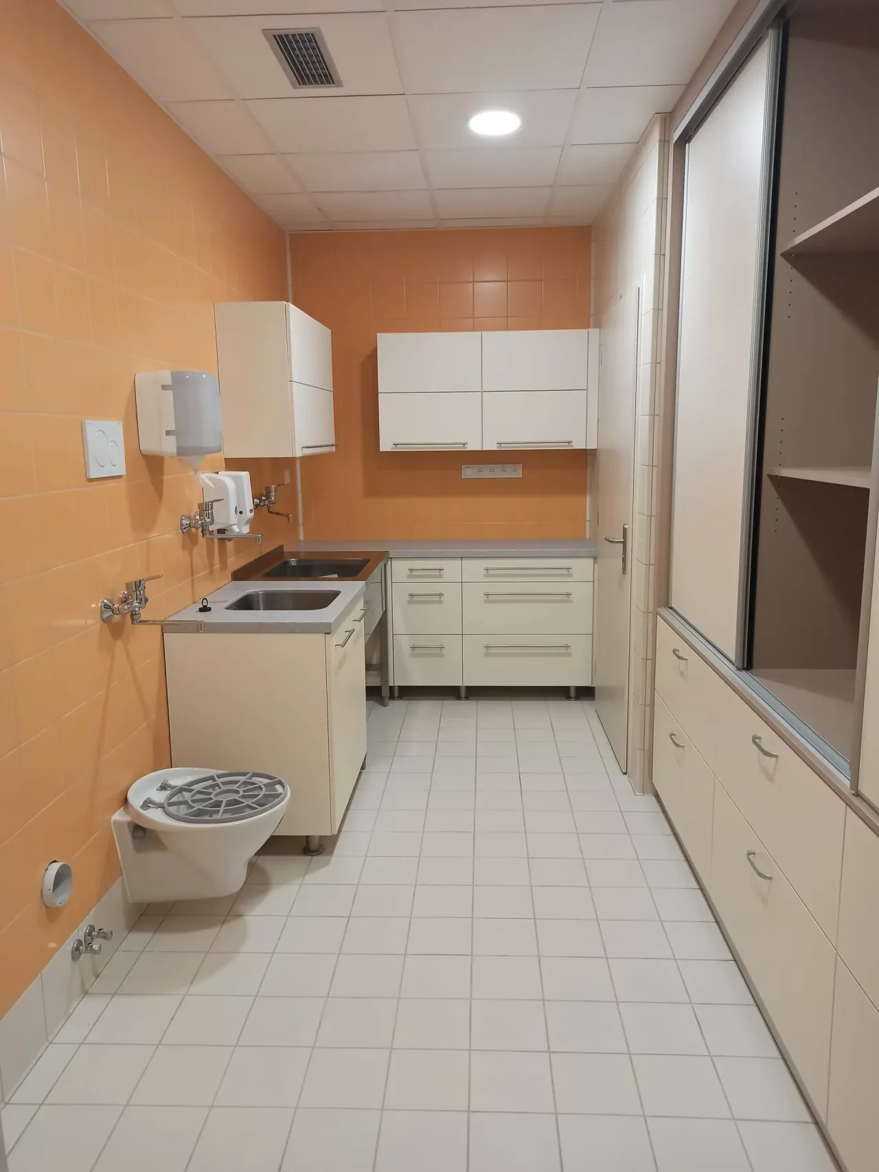 Nová pětipodlažní nemocnice, fotografie 20